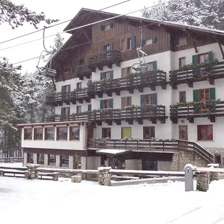 מלון Garni Mille Pini סקאנו