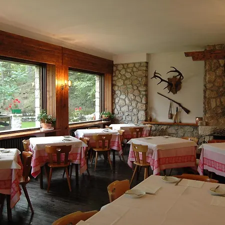 Garni Mille Pini מלון 3*