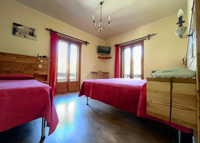 Garni Mille Pini Отель Сканно