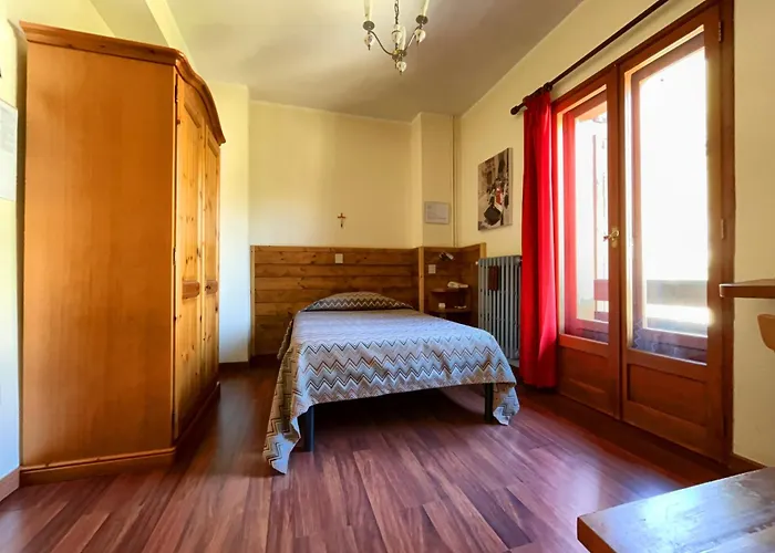 Garni Mille Pini Отель Сканно