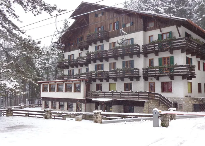 Отель Garni Mille Pini Сканно